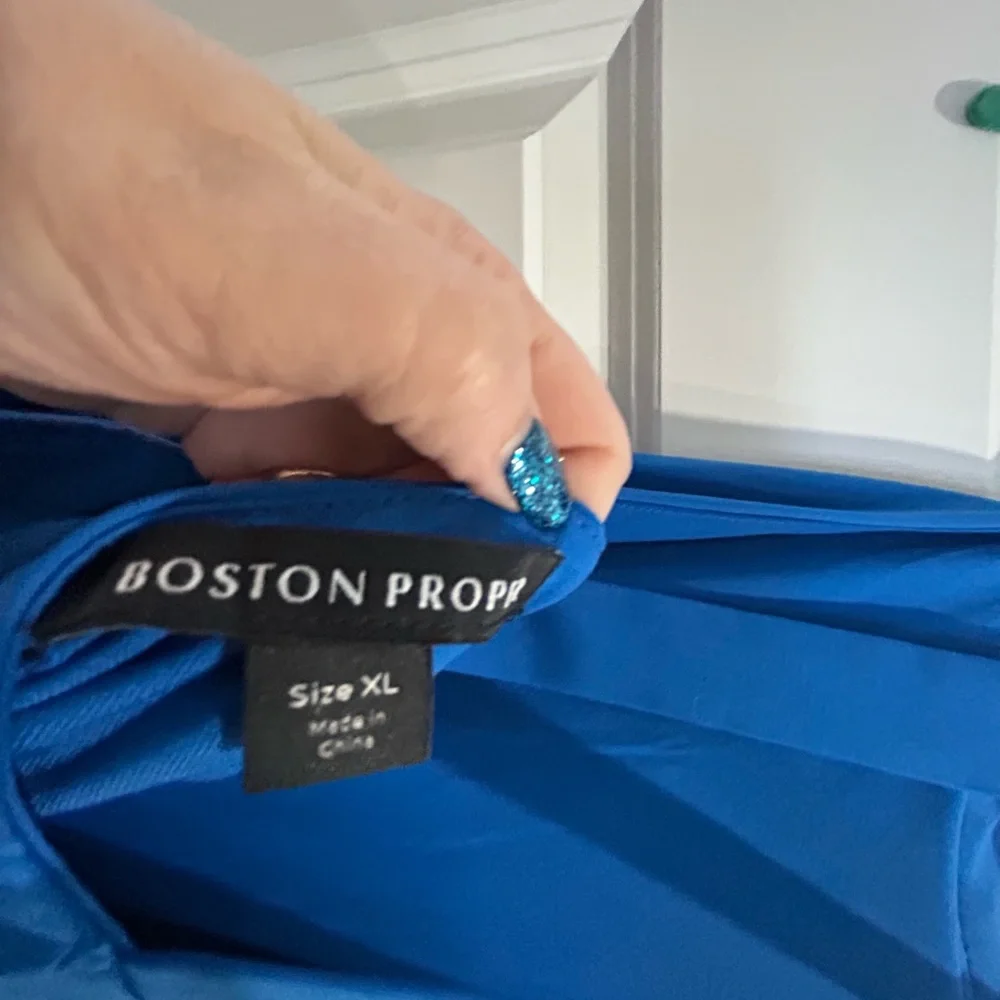Boston Proper Royal Blue Top - Picture 4 of 4